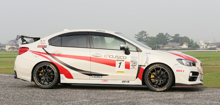 WRX S4のステッカー自作・DIYに関するカスタム事例の投稿画像1枚目