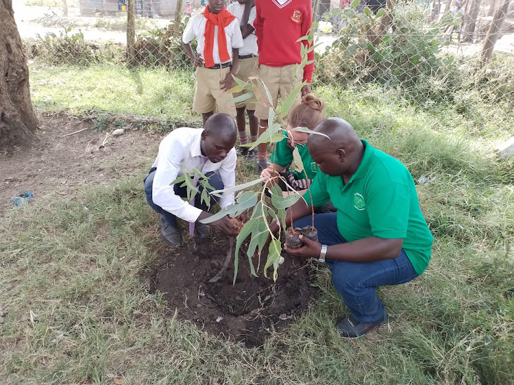 Green World Organisation Secretary general Isaac Otieno during the unveiling of 1,000 youths in agribusiness at Kandaria Primary School in Nyando, Kisumu county.