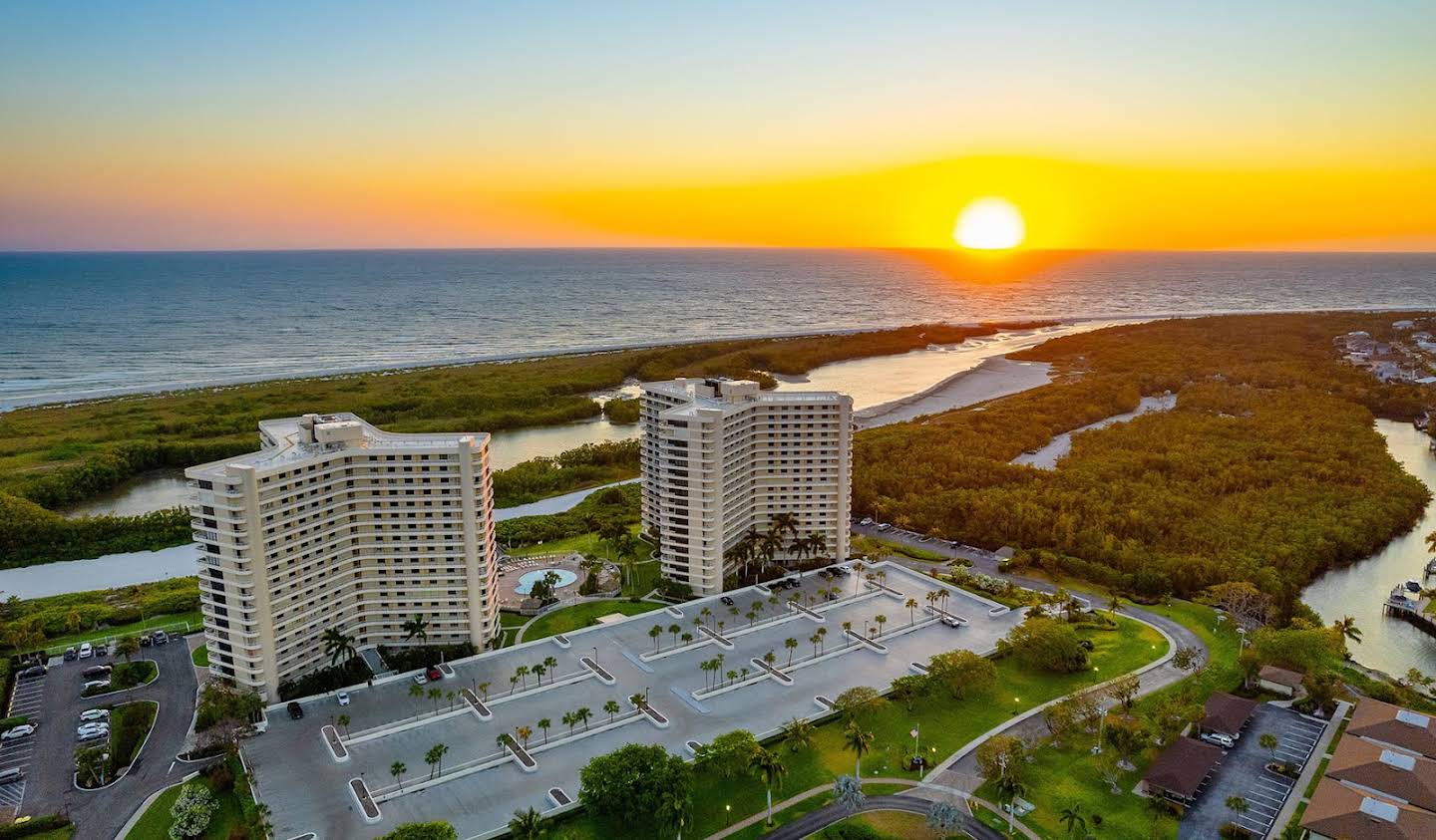 Apartment with pool Marco Island