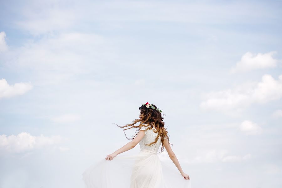 Fotógrafo de casamento Toma Evsyukova (evsuvdo). Foto de 20 de abril 2016