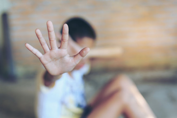 It is alleged that the uncle threw the child on the ground and, while crying, she showed her mother where it was hurting. Stock photo.