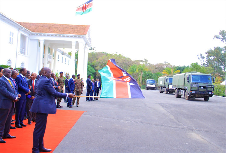 President William Ruto consults with his deputy Rigathi Gachagua after flagging off food meant for drought stricken counties at State House on September 26, 022 /EZEKIEL AMING'A