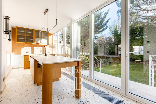 House with garden 4