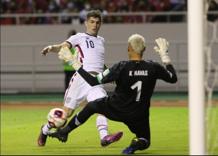 Christian Pulisic of the U.S. in action with Costa Rica's Keylor Navas.