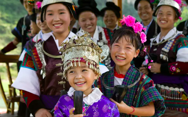 Children from different Chinese ethnicities showcase their culture.