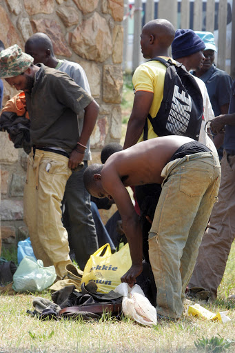 Zama-zamas are trying to rescue some of their colleagues trapped in the disused Langlaagte mine shaft. 13 September 2016