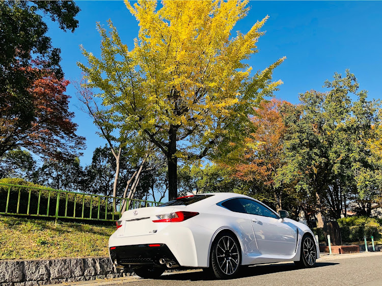 RC Fの愛車の一番好きな角度・紅葉・レクサス・RCF・BMWに関するカスタム事例の投稿画像3枚目