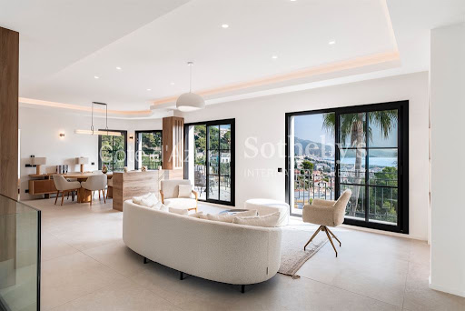 Seaside villa with pool 5