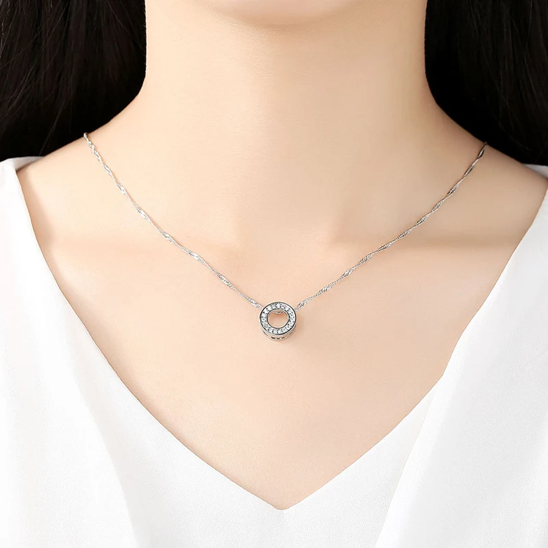Collier avec Anneau Géométrique en Micro-Zirconium pour Femmes, Bijou Tendance, Élégance et Éclat, Cadeau Idéal