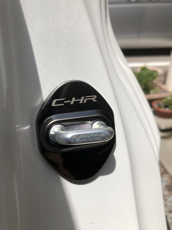 C-HRのDIY・ドアストライカーカバー・ドアヒンジカバー・C-HRに関するカスタム事例の投稿画像6枚目