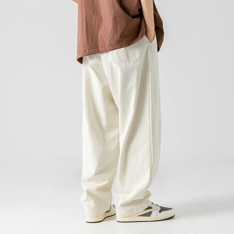 Pantalon décontracté homme en coton pur, style japonais, à drapé. Confort et élégance pour un look casual et moderne, idéal pour toutes occasions.