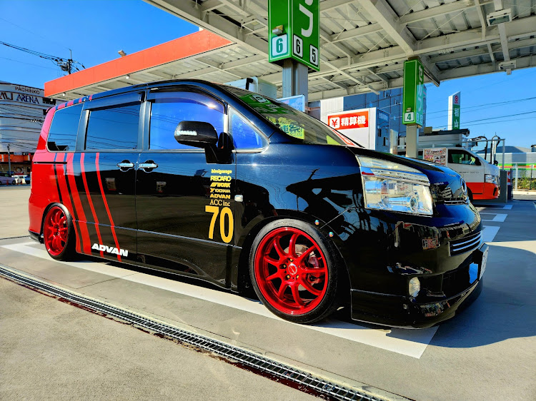 ヴォクシーのADVANカラー・bireigarage・CUSTOM雅FAMILY・ワゴニストスーパーカーニバル・ゼッケンＮｏ．70に関するカスタム事例の投稿画像1枚目