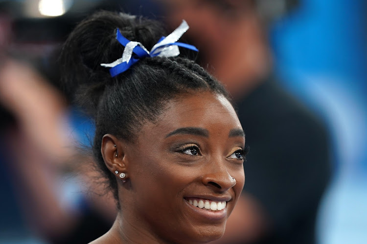 Simone Biles turnt na mentale problemen dan toch nog op de Olympische Spelen en pakt alsnog een medaille 