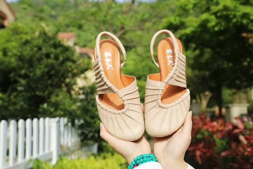 Title 20, Womens Closed Toe Flat Casual Low Heel Leather...