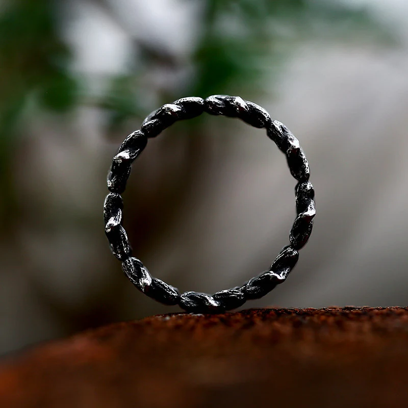 Creatieve Holle Roestvrijstalen Ring – Een stijlvol accessoire voor elke dag. Duurzaam, waterbestendig en een uniek design. Perfect voor een elegante uitstraling.