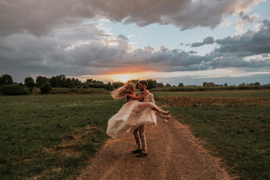 Fotografo di matrimoni Magdalena Kot (paradisestudio). Foto del 13 febbraio 2023