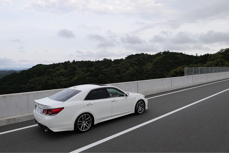 クラウンアスリートのイナズマクラウン・ADVAN Sport V107A・AVS MODEL F50・洗車と書いて雨乞いと読む・洗車をすると雨が降るに関するカスタム事例の投稿画像6枚目