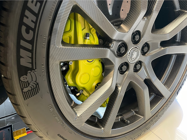 レンジローバースポーツのレンスポ・SV・カーボンホイールに関するカスタム事例の投稿画像2枚目