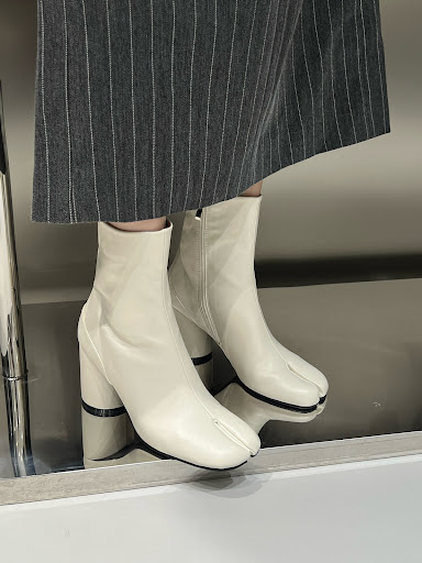 Title 5, Womens Thick Heel High Split Toe Boots. Experi...