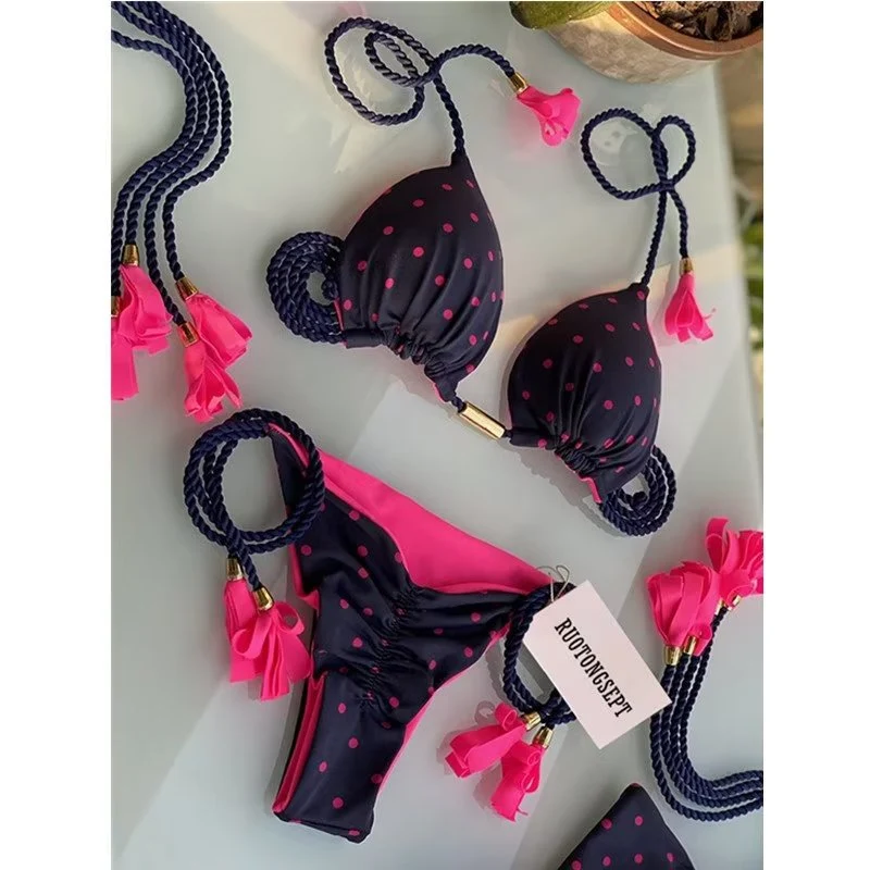 Bikini femme Seaside fait à la main en corde de couleur unie. Idéal pour la plage, il offre un confort optimal et un style unique pour vos vacances d'été.