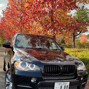 X5 M E70