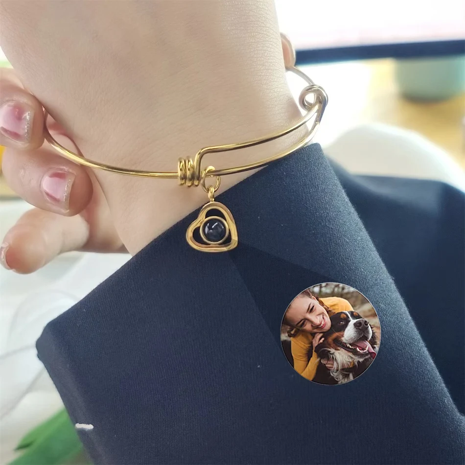 Dames Fashion Simple Titanium Stalen Love Armband. Eenvoudig en stijlvol design. Perfect voor dagelijks gebruik. Duurzaam en elegant. Een ideaal cadeau.