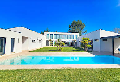 Villa with pool 11