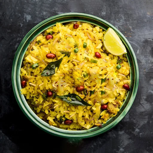 Indori Poha (Khatta Meetha)