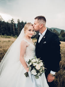 Fotógrafo de casamento Olga Sinoverska (synolya). Foto de 21 de outubro 2019