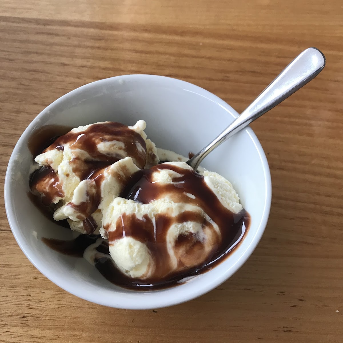 Vanilla ice cream with chocolate topping