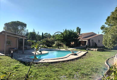 Villa avec piscine et terrasse 4