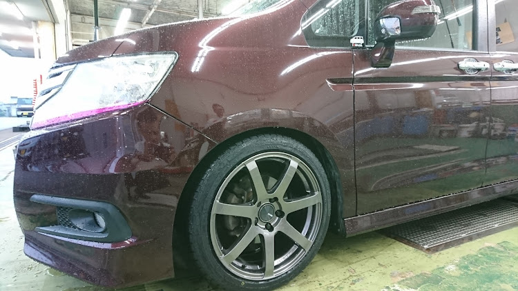 ステップワゴンのホイール交換・車高調整・タイヤ交換・エンケイに関するカスタム事例の投稿画像3枚目