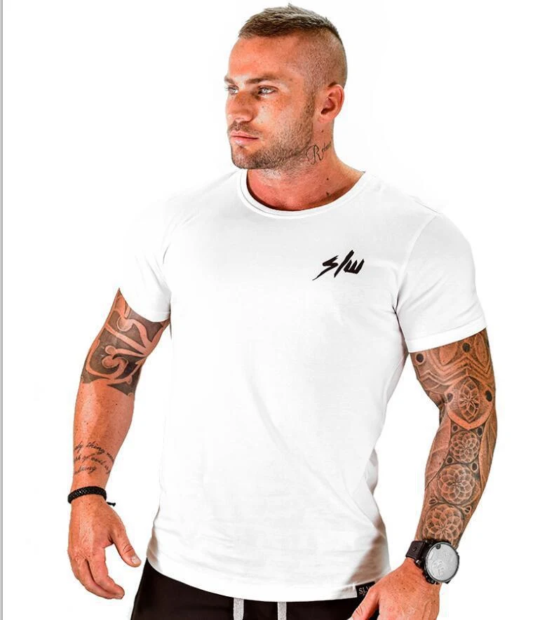 Maglietta sportiva casual da uomo, maniche corte, vestibilità slim, perfetta per attività all'aperto. Comfort e stile in ogni occasione.
