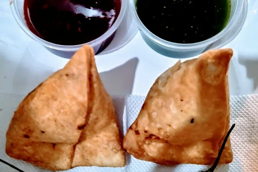 Samosa With Chutney