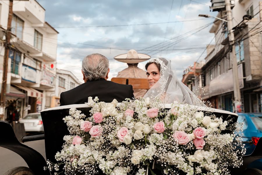 Fotógrafo de casamento Lili Castillo (lilicastillofvs). Foto de 13 de abril 2022