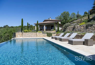 Villa with pool 1