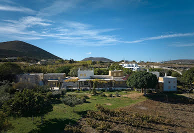 Villa with pool and garden 17