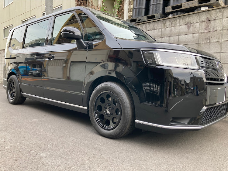 ステップワゴンのウェッズホイール・ジムライン  タイプ2・ムッチリタイヤ・アメ車感・PF07ありがとうに関するカスタム事例の投稿画像3枚目