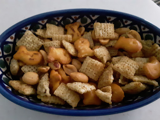 Made with Rice Chex, lightly salted peanuts, and goldfish pretzels.   My new favorite combo!