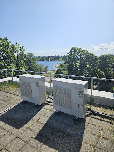 2No. 7kW Mitsubishi Split Systems installed to replace previous dilapidated systems - Condensers sat on rubber mounts, pipework installed neat and tidy on metal tray