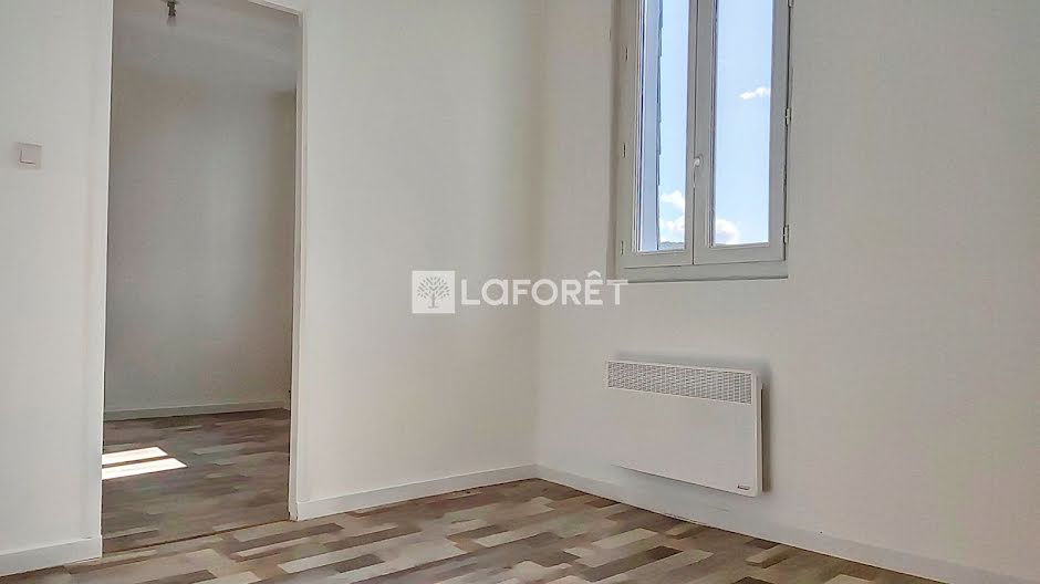 Location  appartement 1 pièce 28.44 m² à Caudebec-les-elbeuf (76320), 390 €