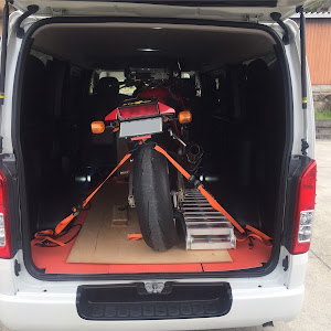 ハイエースバン TRH200V