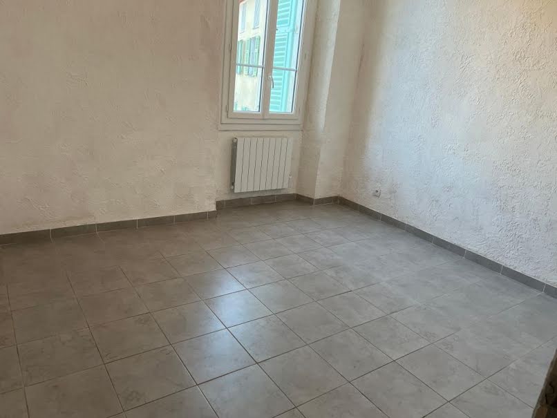 Vente appartement 6 pièces 80 m² à Gilette (06830), 180 000 €