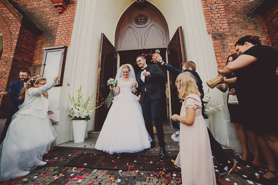 Fotógrafo de bodas Tomasz Okupny (swiatlokolorowi). Foto del 24 de agosto 2016