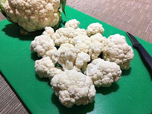 Cauliflower florets cut nice and neat.