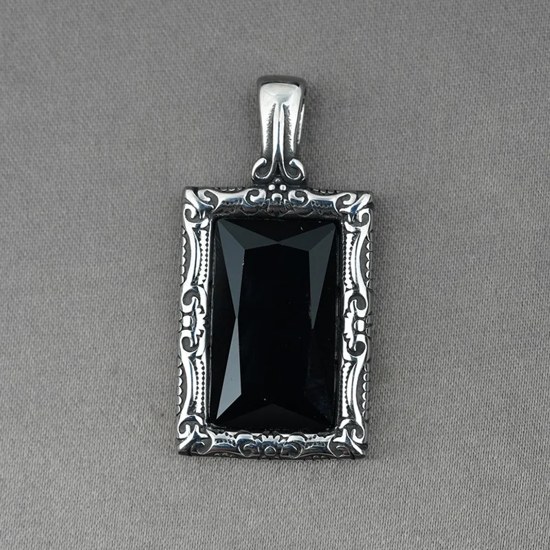 Colar neutro de aço inoxidável masculino – Sofisticação atemporal e versatilidade para o homem moderno. Perfeito para qualquer estilo.