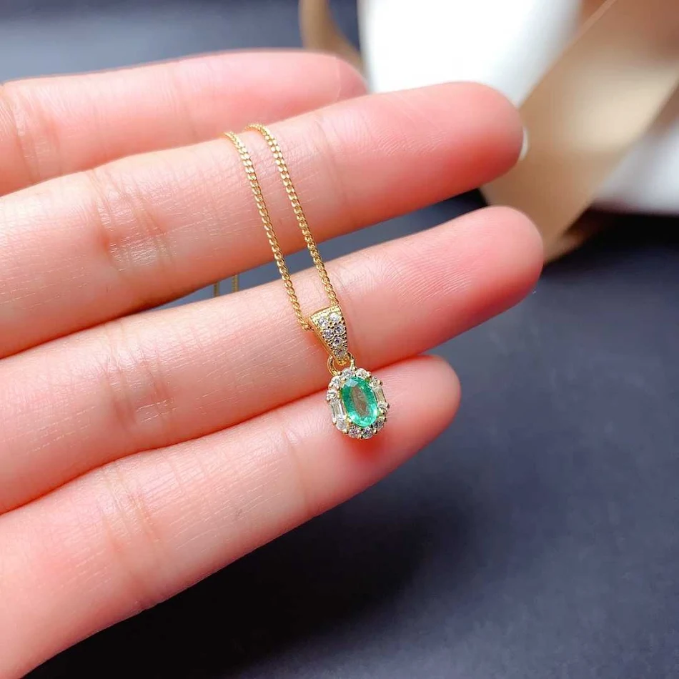 Natürliches Kolumbianisches Smaragd-Set für unübertroffene Schönheit. Entdecken Sie die zeitlose Eleganz und das luxuriöse Grün. Ein perfektes Geschenk.