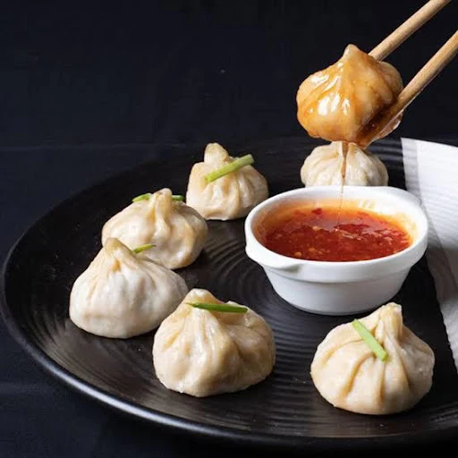 Veg Steamed Momos With House Special Momos Chilli Dip & Mayonnaise Dip
