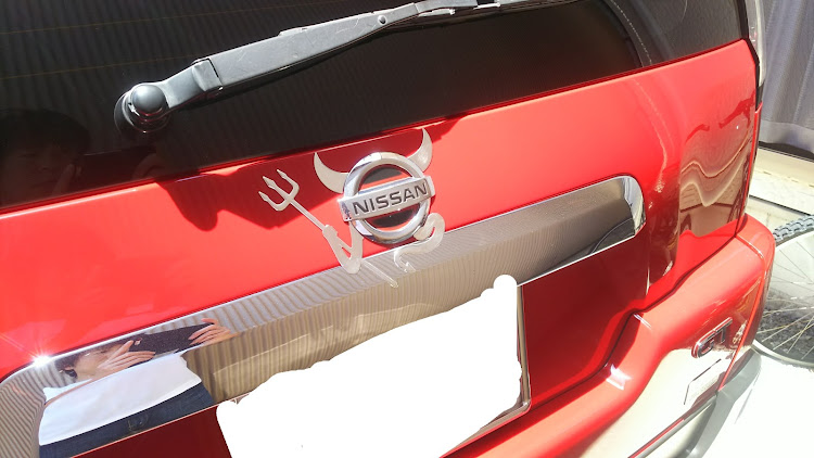 エクストレイルのデビル・SUV・エンブレムに関するカスタム事例の投稿画像1枚目