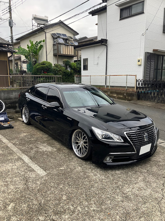 クラウンロイヤルの21クラウン・210クラウンロイヤル・車高調整に関するカスタム事例の投稿画像1枚目